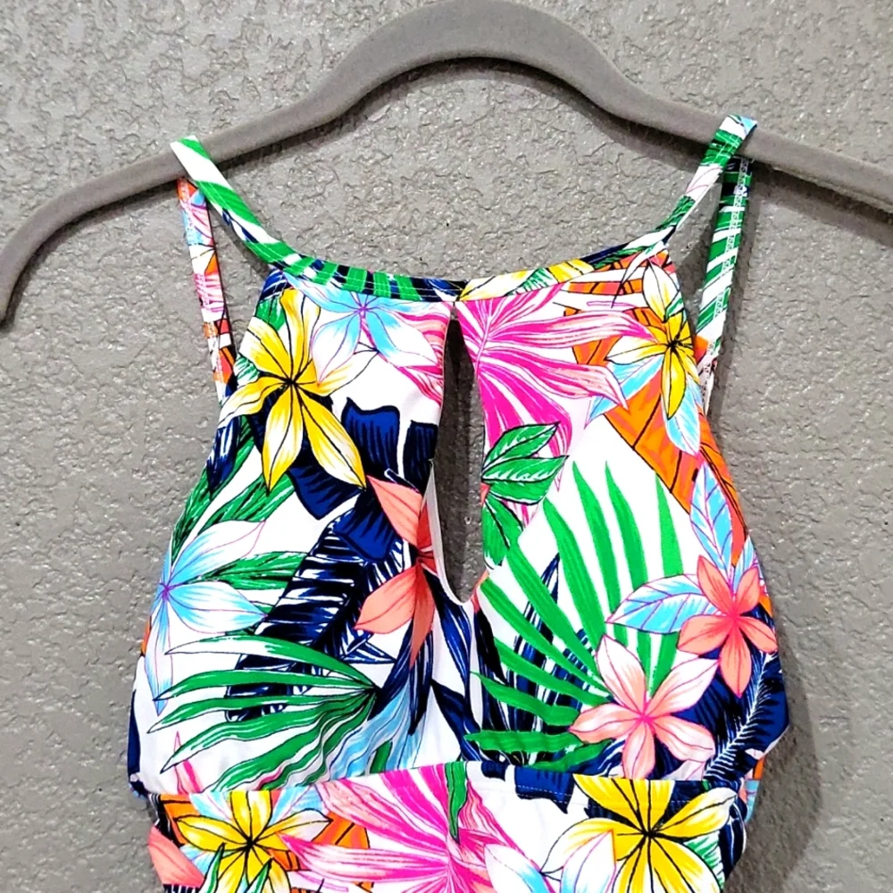Ellen Tracy One piece Swimsuit swimwear Highneck tummy control padded bra size 8